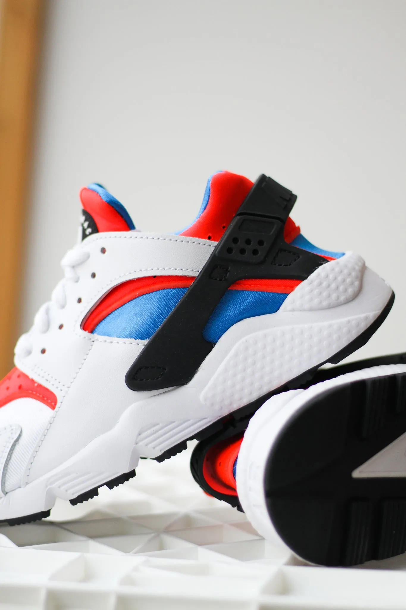 W AIR HUARACHE "BRIGHT CRIMSON"