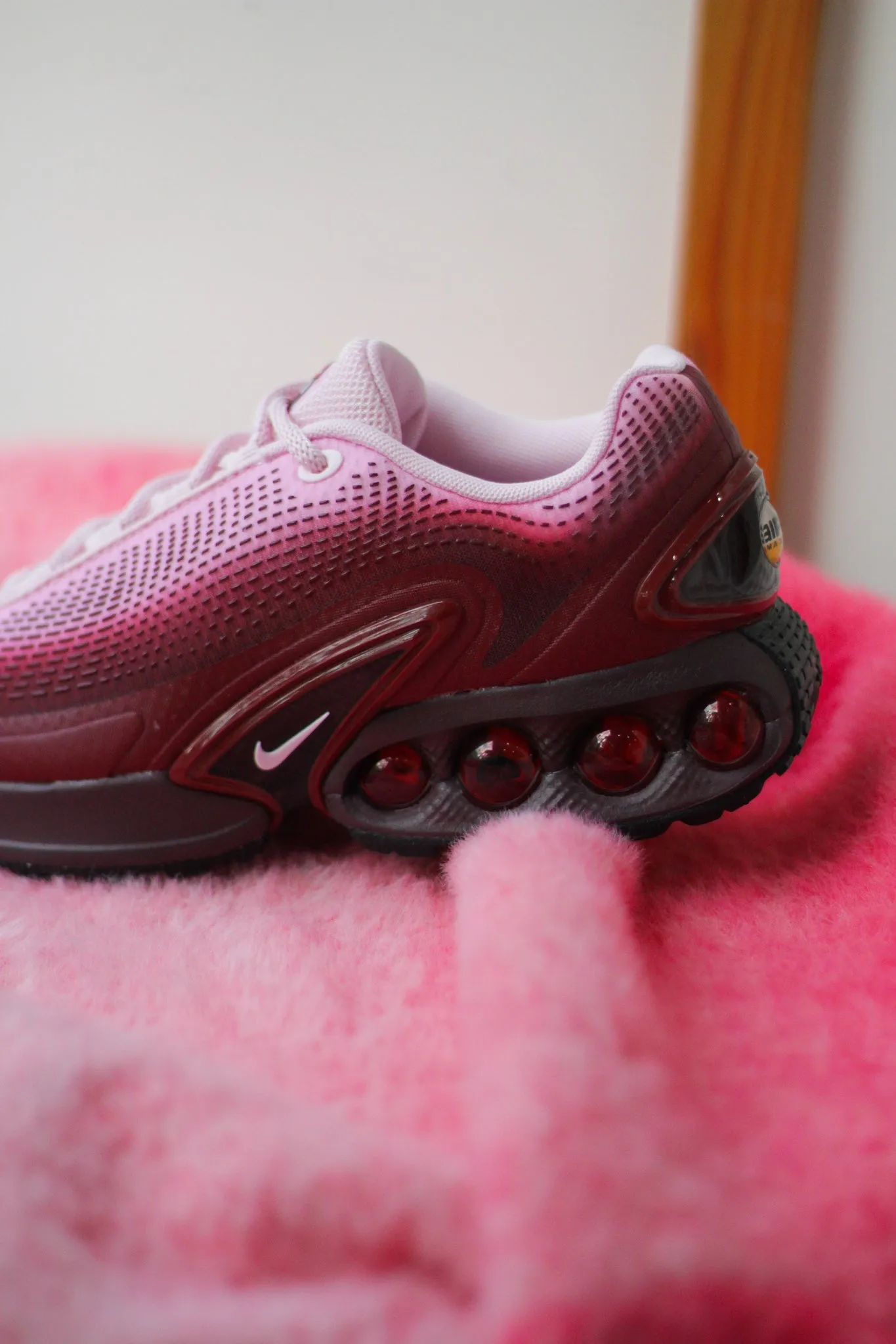 W AIR MAX DN "TEAM RED/PINK FOAM"